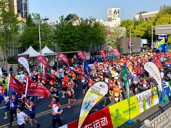 2026洪湖半程马拉松新闻发布会召开10月25日鸣枪开跑(图1)